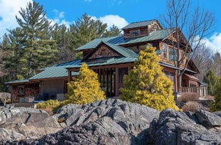 New Hampshire Home in a mountainous area